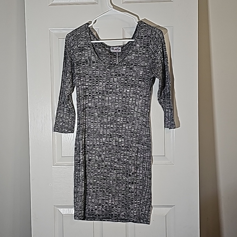 Urban Rose  Black/Gray V-Neck Ribbed Knit Long Sleeve Midi Dress  Size L